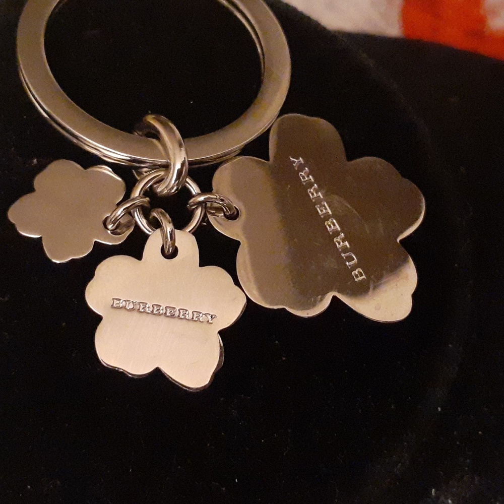Burberry  Enamel Graduated Triple Flower Keychain Bag Charm NEW - Picture 4 of 5